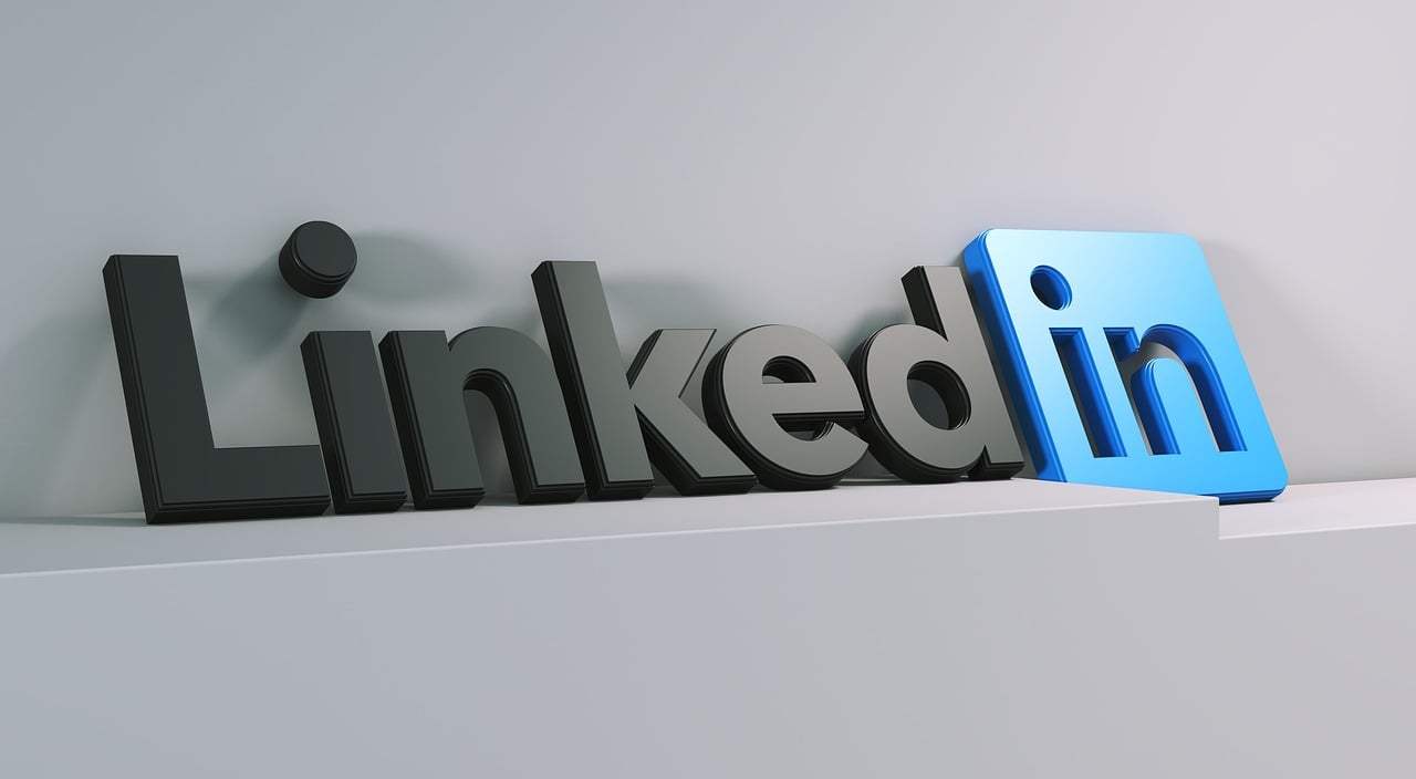 LinkedIn está adicionando ferramentas de IA para gerar conteúdo de perfis e descrições de cargos